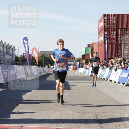 03.10.2025 - Köhlbrandbrückenlauf Jannik Wohlers http://msf.ph/oto/9112732 03.10.2025 13:01:04 Ziel 4039, 4069, 4140, 4177, 4407, 4425, 4512, 4820, 5779 meine-sportfotos.de