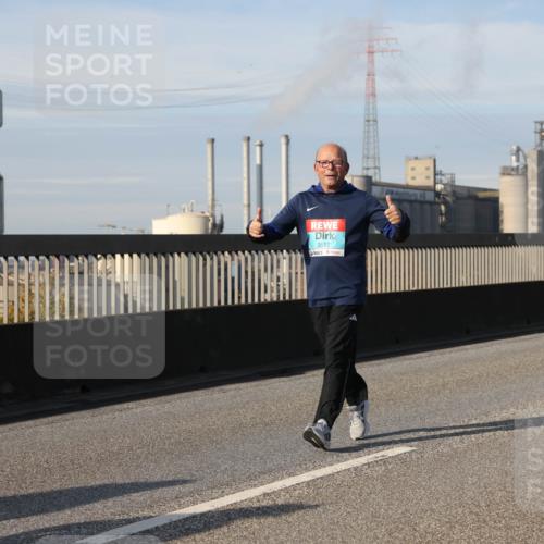 03.10.2025 - Köhlbrandbrückenlauf Lena Gebhardt http://msf.ph/oto/9112734 03.10.2025 10:16:24 Position 2 3517 meine-sportfotos.de