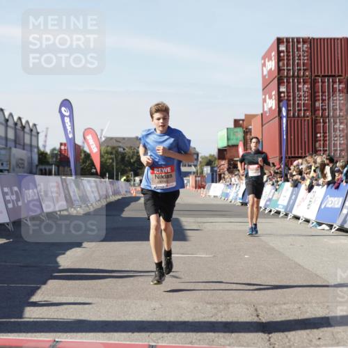 03.10.2025 - Köhlbrandbrückenlauf Jannik Wohlers http://msf.ph/oto/9112738 03.10.2025 13:01:04 Ziel 4039, 4069, 4140, 4177, 4407, 4425, 4512, 4820, 5779 meine-sportfotos.de
