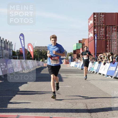 03.10.2025 - Köhlbrandbrückenlauf Jannik Wohlers http://msf.ph/oto/9112744 03.10.2025 13:01:04 Ziel 4039, 4069, 4140, 4177, 4407, 4425, 4512, 4820, 5779 meine-sportfotos.de