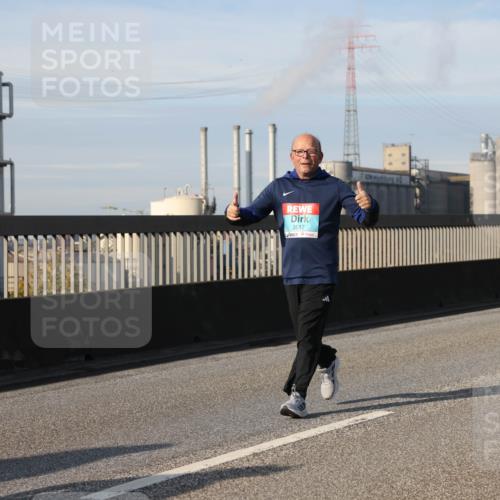 03.10.2025 - Köhlbrandbrückenlauf Lena Gebhardt http://msf.ph/oto/9112746 03.10.2025 10:16:24 Position 2 3517 meine-sportfotos.de