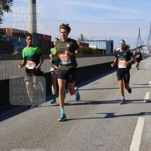 03.10.2025 - Köhlbrandbrückenlauf Strokosch-Dieckow http://msf.ph/oto/9112750 03.10.2025 12:41:59 Position 3 6817 meine-sportfotos.de
