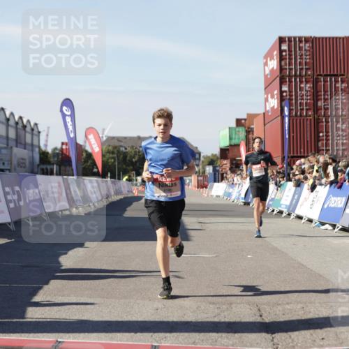 03.10.2025 - Köhlbrandbrückenlauf Jannik Wohlers http://msf.ph/oto/9112752 03.10.2025 13:01:04 Ziel 4039, 4069, 4140, 4177, 4407, 4425, 4512, 4820, 5779 meine-sportfotos.de
