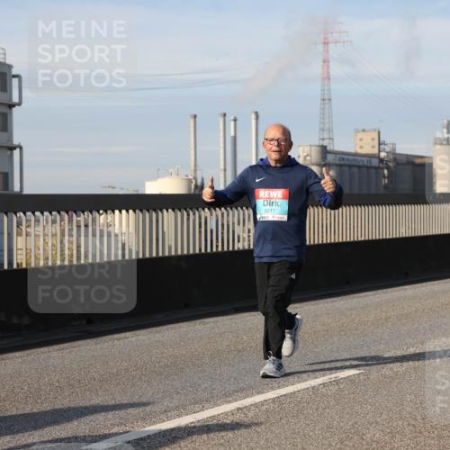 03.10.2025 - Köhlbrandbrückenlauf Lena Gebhardt http://msf.ph/oto/9112754 03.10.2025 10:16:24 Position 2 3517 meine-sportfotos.de