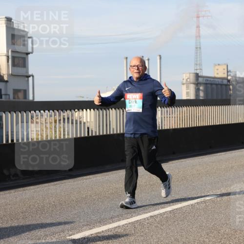 03.10.2025 - Köhlbrandbrückenlauf Lena Gebhardt http://msf.ph/oto/9112768 03.10.2025 10:16:25 Position 2 3517 meine-sportfotos.de