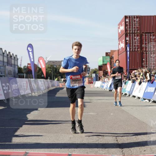 03.10.2025 - Köhlbrandbrückenlauf Jannik Wohlers http://msf.ph/oto/9112769 03.10.2025 13:01:05 Ziel 4039, 4069, 4140, 4177, 4407, 4425, 4512, 4820, 5779, 6614 meine-sportfotos.de