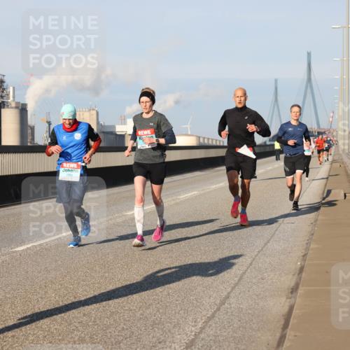 03.10.2025 - Köhlbrandbrückenlauf Lena Gebhardt http://msf.ph/oto/9112773 03.10.2025 09:42:33 Position 2 32, 2955 meine-sportfotos.de