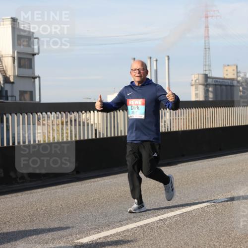 03.10.2025 - Köhlbrandbrückenlauf Lena Gebhardt http://msf.ph/oto/9112777 03.10.2025 10:16:25 Position 2 3517 meine-sportfotos.de