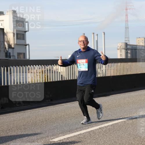 03.10.2025 - Köhlbrandbrückenlauf Lena Gebhardt http://msf.ph/oto/9112788 03.10.2025 10:16:25 Position 2 3517 meine-sportfotos.de