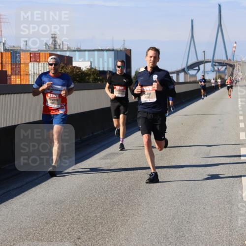 03.10.2025 - Köhlbrandbrückenlauf Strokosch-Dieckow http://msf.ph/oto/9112792 03.10.2025 12:42:05 Position 3 4598, 4079, 4023 meine-sportfotos.de