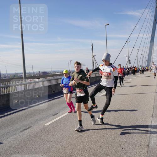 03.10.2025 - Köhlbrandbrückenlauf Michael Burmester http://msf.ph/oto/9112799 03.10.2025 12:54:42 Position 2 4945 meine-sportfotos.de
