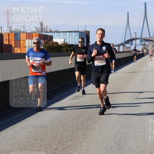 03.10.2025 - Köhlbrandbrückenlauf Strokosch-Dieckow http://msf.ph/oto/9112801 03.10.2025 12:42:05 Position 3 4598 meine-sportfotos.de