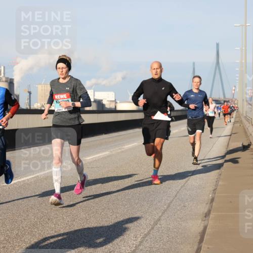 03.10.2025 - Köhlbrandbrückenlauf Lena Gebhardt http://msf.ph/oto/9112812 03.10.2025 09:42:33 Position 2 2955 meine-sportfotos.de