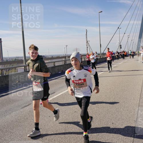 03.10.2025 - Köhlbrandbrückenlauf Michael Burmester http://msf.ph/oto/9112819 03.10.2025 12:54:43 Position 2 4945 meine-sportfotos.de