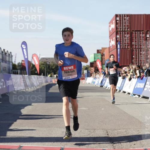 03.10.2025 - Köhlbrandbrückenlauf Jannik Wohlers http://msf.ph/oto/9112823 03.10.2025 13:01:05 Ziel 4039, 4069, 4140, 4177, 4407, 4425, 4512, 4820, 5779, 6614 meine-sportfotos.de