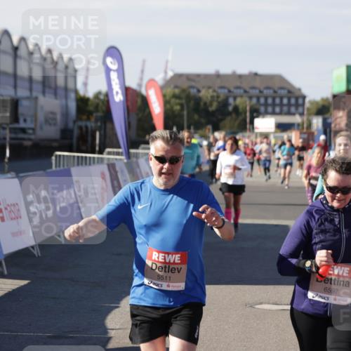03.10.2025 - Köhlbrandbrückenlauf Jannik Wohlers http://msf.ph/oto/9112826 03.10.2025 13:31:28 Ziel 5030, 5065, 5171, 5222, 5425, 5511, 5518, 5519, 5598, 6597, 6731 meine-sportfotos.de