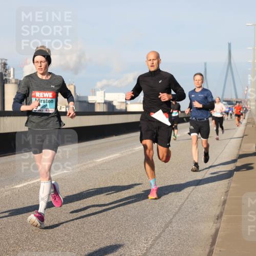 03.10.2025 - Köhlbrandbrückenlauf Lena Gebhardt http://msf.ph/oto/9112828 03.10.2025 09:42:34 Position 2 2955, 1258 meine-sportfotos.de