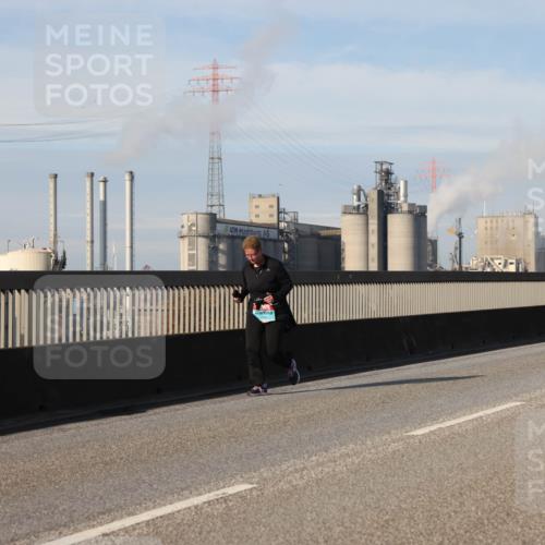 03.10.2025 - Köhlbrandbrückenlauf Lena Gebhardt http://msf.ph/oto/9112832 03.10.2025 10:16:34 Position 2  meine-sportfotos.de