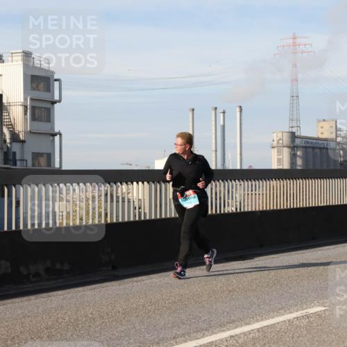 03.10.2025 - Köhlbrandbrückenlauf Lena Gebhardt http://msf.ph/oto/9112847 03.10.2025 10:16:35 Position 2  meine-sportfotos.de