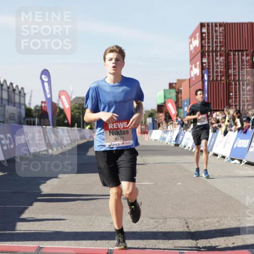 03.10.2025 - Köhlbrandbrückenlauf Jannik Wohlers http://msf.ph/oto/9112850 03.10.2025 13:01:05 Ziel 4039, 4069, 4140, 4177, 4407, 4425, 4512, 4820, 5779, 6614 meine-sportfotos.de