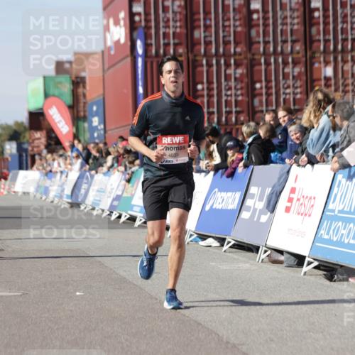 03.10.2025 - Köhlbrandbrückenlauf Jannik Wohlers http://msf.ph/oto/9112856 03.10.2025 13:01:06 Ziel 4039, 4069, 4140, 4177, 4407, 4425, 4512, 4820, 5779, 6614 meine-sportfotos.de