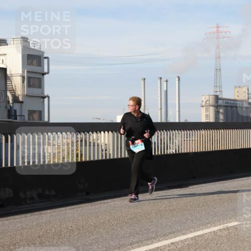 03.10.2025 - Köhlbrandbrückenlauf Lena Gebhardt http://msf.ph/oto/9112858 03.10.2025 10:16:35 Position 2  meine-sportfotos.de
