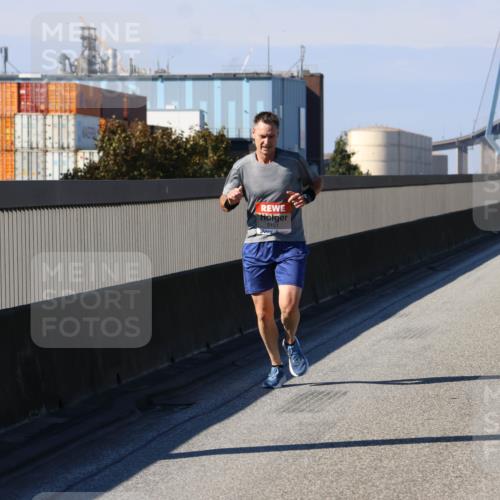 03.10.2025 - Köhlbrandbrückenlauf Strokosch-Dieckow http://msf.ph/oto/9112859 03.10.2025 12:42:10 Position 3 6151 meine-sportfotos.de