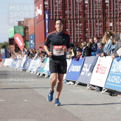 03.10.2025 - Köhlbrandbrückenlauf Jannik Wohlers http://msf.ph/oto/9112863 03.10.2025 13:01:06 Ziel 4039, 4069, 4140, 4177, 4407, 4425, 4512, 4820, 5779, 6614 meine-sportfotos.de