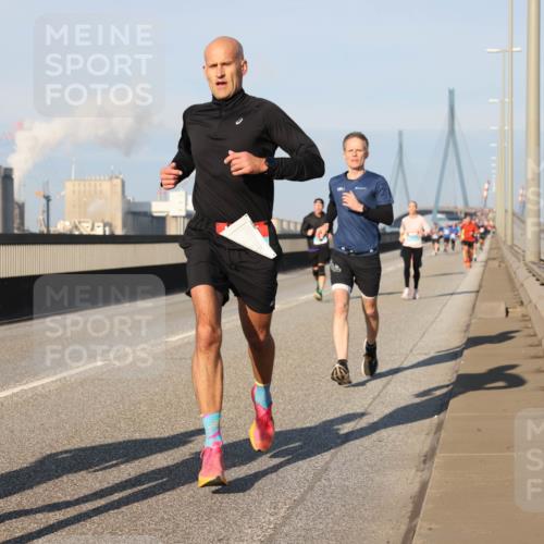 03.10.2025 - Köhlbrandbrückenlauf Lena Gebhardt http://msf.ph/oto/9112865 03.10.2025 09:42:34 Position 2  meine-sportfotos.de