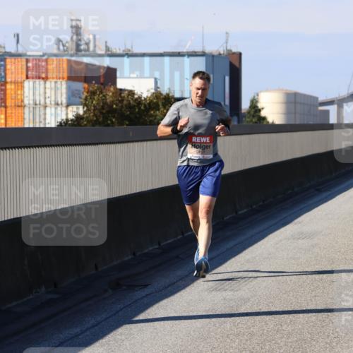 03.10.2025 - Köhlbrandbrückenlauf Strokosch-Dieckow http://msf.ph/oto/9112867 03.10.2025 12:42:10 Position 3 6151 meine-sportfotos.de