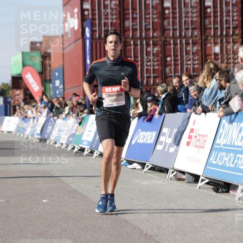 03.10.2025 - Köhlbrandbrückenlauf Jannik Wohlers http://msf.ph/oto/9112869 03.10.2025 13:01:06 Ziel 4039, 4069, 4140, 4177, 4407, 4425, 4512, 4820, 5779, 6614 meine-sportfotos.de