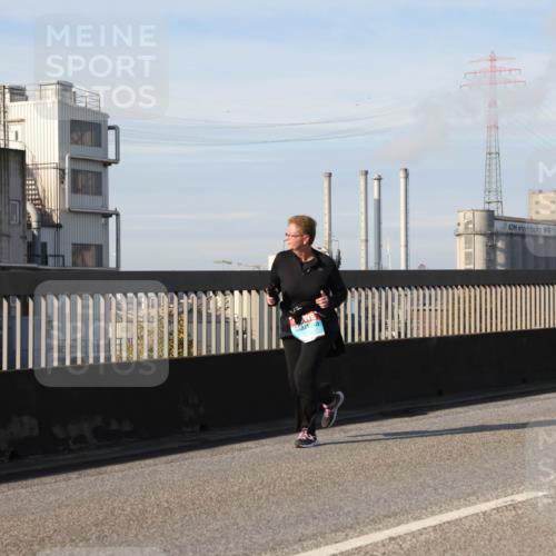 03.10.2025 - Köhlbrandbrückenlauf Lena Gebhardt http://msf.ph/oto/9112871 03.10.2025 10:16:36 Position 2  meine-sportfotos.de
