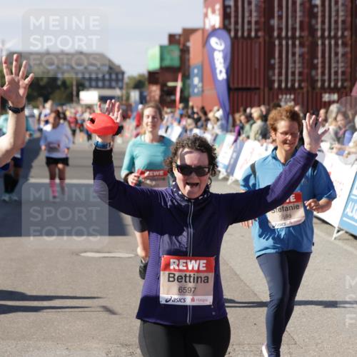 03.10.2025 - Köhlbrandbrückenlauf Jannik Wohlers http://msf.ph/oto/9112872 03.10.2025 13:31:29 Ziel 5030, 5065, 5171, 5222, 5425, 5511, 5518, 5519, 5598, 6597, 6731 meine-sportfotos.de