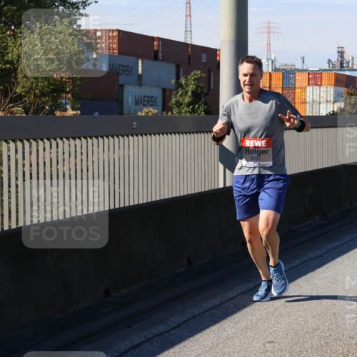 03.10.2025 - Köhlbrandbrückenlauf Strokosch-Dieckow http://msf.ph/oto/9112874 03.10.2025 12:42:12 Position 3 6151 meine-sportfotos.de