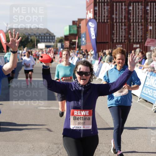 03.10.2025 - Köhlbrandbrückenlauf Jannik Wohlers http://msf.ph/oto/9112884 03.10.2025 13:31:29 Ziel 5030, 5065, 5171, 5222, 5425, 5511, 5518, 5519, 5598, 6597, 6731 meine-sportfotos.de