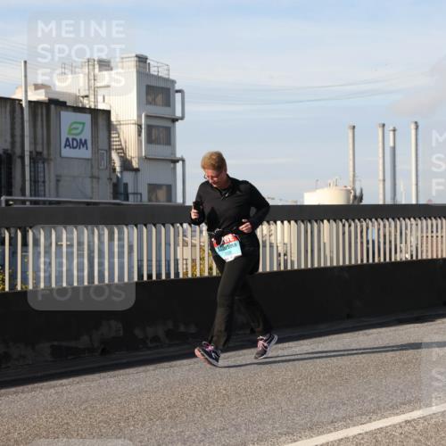 03.10.2025 - Köhlbrandbrückenlauf Lena Gebhardt http://msf.ph/oto/9112886 03.10.2025 10:16:36 Position 2 2226 meine-sportfotos.de