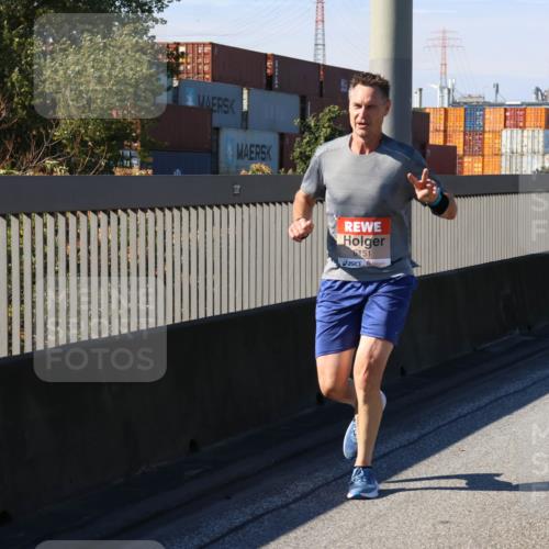 03.10.2025 - Köhlbrandbrückenlauf Strokosch-Dieckow http://msf.ph/oto/9112892 03.10.2025 12:42:13 Position 3 6151 meine-sportfotos.de