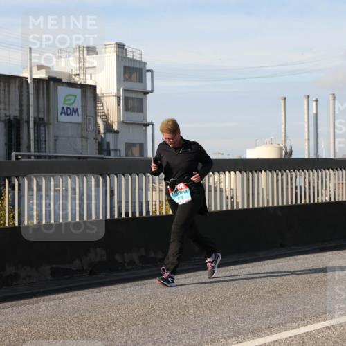 03.10.2025 - Köhlbrandbrückenlauf Lena Gebhardt http://msf.ph/oto/9112897 03.10.2025 10:16:36 Position 2 2226 meine-sportfotos.de