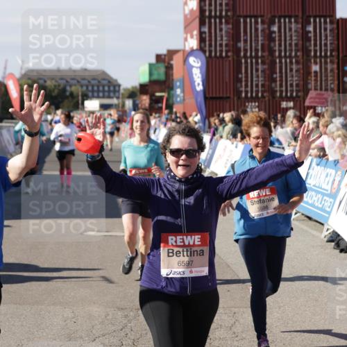03.10.2025 - Köhlbrandbrückenlauf Jannik Wohlers http://msf.ph/oto/9112898 03.10.2025 13:31:29 Ziel 5030, 5065, 5171, 5222, 5425, 5511, 5518, 5519, 5598, 6597, 6731 meine-sportfotos.de