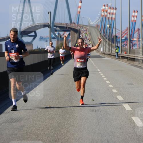 03.10.2025 - Köhlbrandbrückenlauf Strokosch-Dieckow http://msf.ph/oto/9112903 03.10.2025 12:42:17 Position 3 4209 meine-sportfotos.de