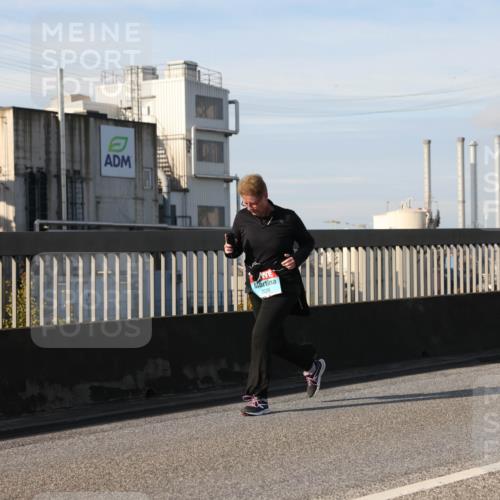 03.10.2025 - Köhlbrandbrückenlauf Lena Gebhardt http://msf.ph/oto/9112909 03.10.2025 10:16:36 Position 2  meine-sportfotos.de