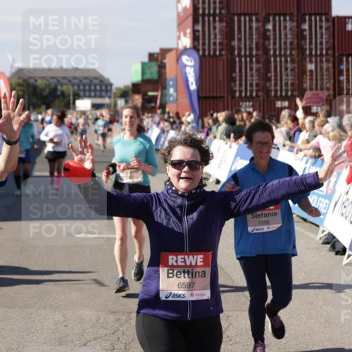 03.10.2025 - Köhlbrandbrückenlauf Jannik Wohlers http://msf.ph/oto/9112911 03.10.2025 13:31:29 Ziel 5030, 5065, 5171, 5222, 5425, 5511, 5518, 5519, 5598, 6597, 6731 meine-sportfotos.de
