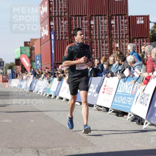 03.10.2025 - Köhlbrandbrückenlauf Jannik Wohlers http://msf.ph/oto/9112921 03.10.2025 13:01:07 Ziel 4039, 4069, 4140, 4177, 4407, 4425, 4512, 5779, 6614 meine-sportfotos.de