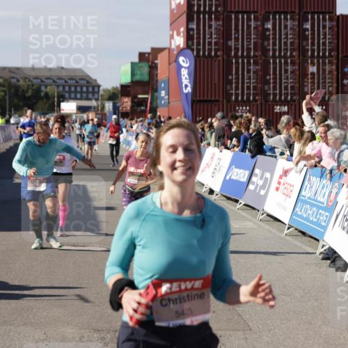 03.10.2025 - Köhlbrandbrückenlauf Jannik Wohlers http://msf.ph/oto/9112931 03.10.2025 13:31:31 Ziel 5065, 5171, 5222, 5425, 5511, 5518, 5519, 5598, 6597 meine-sportfotos.de