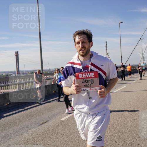 03.10.2025 - Köhlbrandbrückenlauf Michael Burmester http://msf.ph/oto/9112935 03.10.2025 12:54:51 Position 2 6602 meine-sportfotos.de