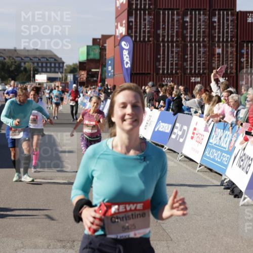 03.10.2025 - Köhlbrandbrückenlauf Jannik Wohlers http://msf.ph/oto/9112940 03.10.2025 13:31:31 Ziel 5065, 5171, 5222, 5425, 5511, 5518, 5519, 5598, 6597 meine-sportfotos.de