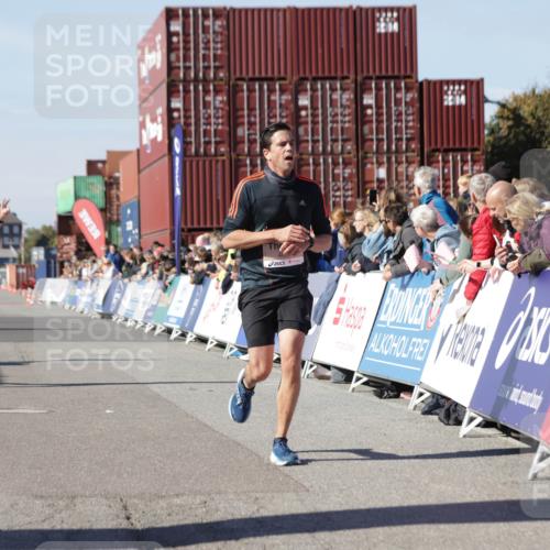 03.10.2025 - Köhlbrandbrückenlauf Jannik Wohlers http://msf.ph/oto/9112944 03.10.2025 13:01:07 Ziel 4039, 4069, 4140, 4177, 4407, 4425, 4512, 5779, 6614 meine-sportfotos.de