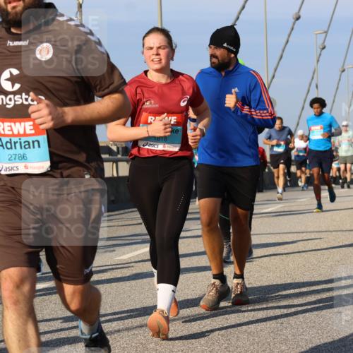 03.10.2025 - Köhlbrandbrückenlauf Strokosch-Dieckow http://msf.ph/oto/9112945 03.10.2025 09:46:43 Position 2 1, 2786, 1818 meine-sportfotos.de