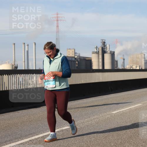 03.10.2025 - Köhlbrandbrückenlauf Lena Gebhardt http://msf.ph/oto/9112947 03.10.2025 10:16:46 Position 2 2515 meine-sportfotos.de