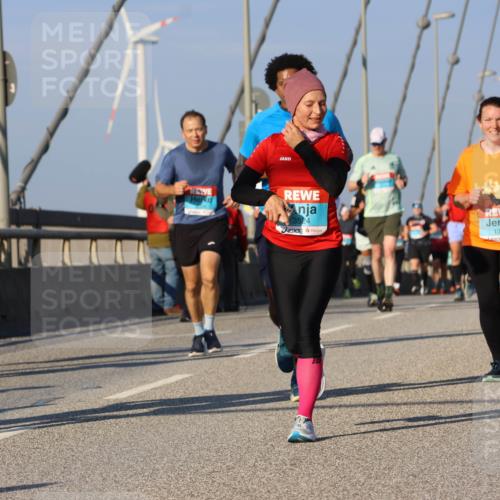 03.10.2025 - Köhlbrandbrückenlauf Strokosch-Dieckow http://msf.ph/oto/9112949 03.10.2025 09:46:45 Position 2 915, 2, 0, 3524, 1350, 1544 meine-sportfotos.de